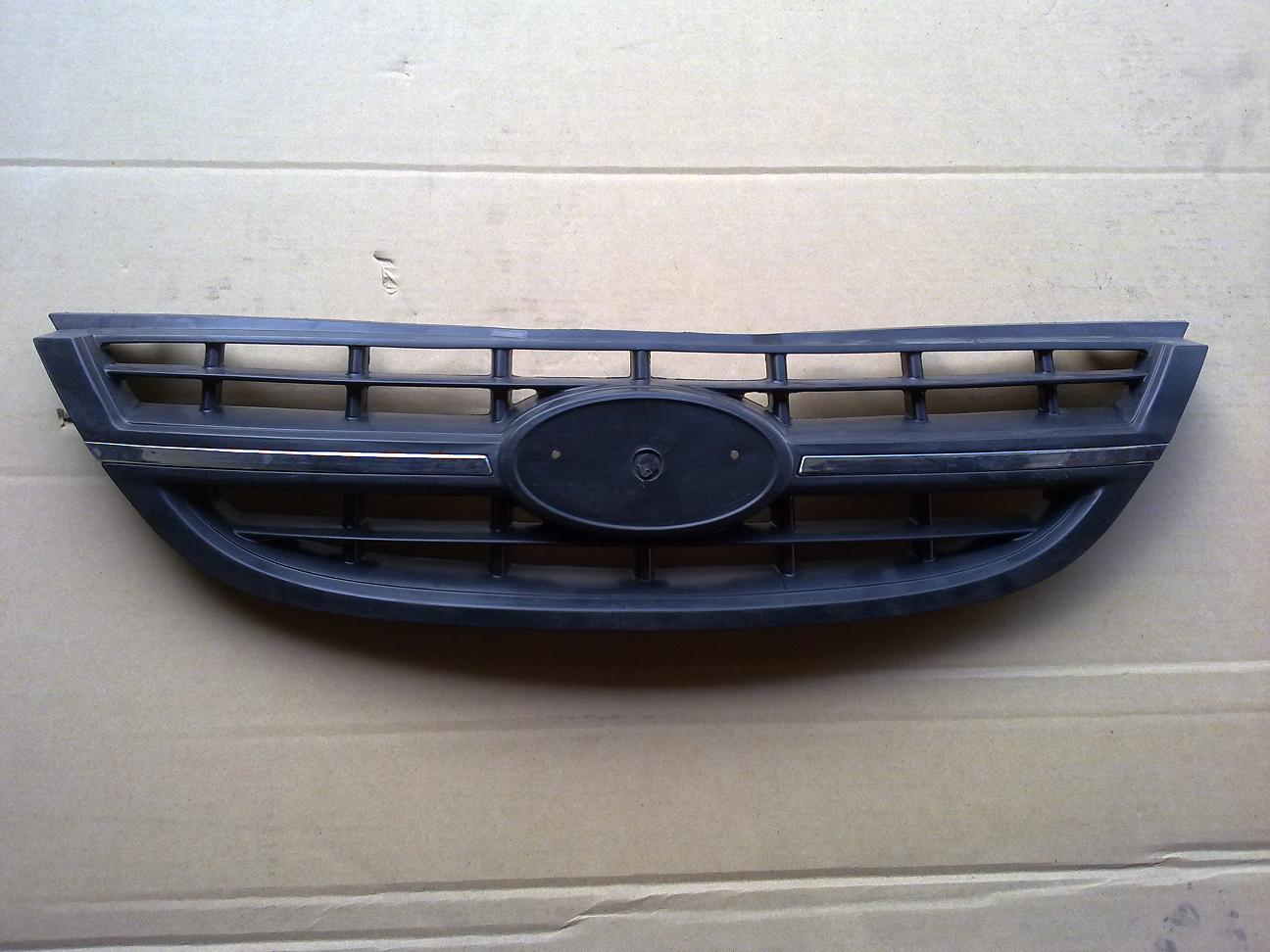 SPECTRA 04-06 Grille Black With Chrome Molding =5 05-06