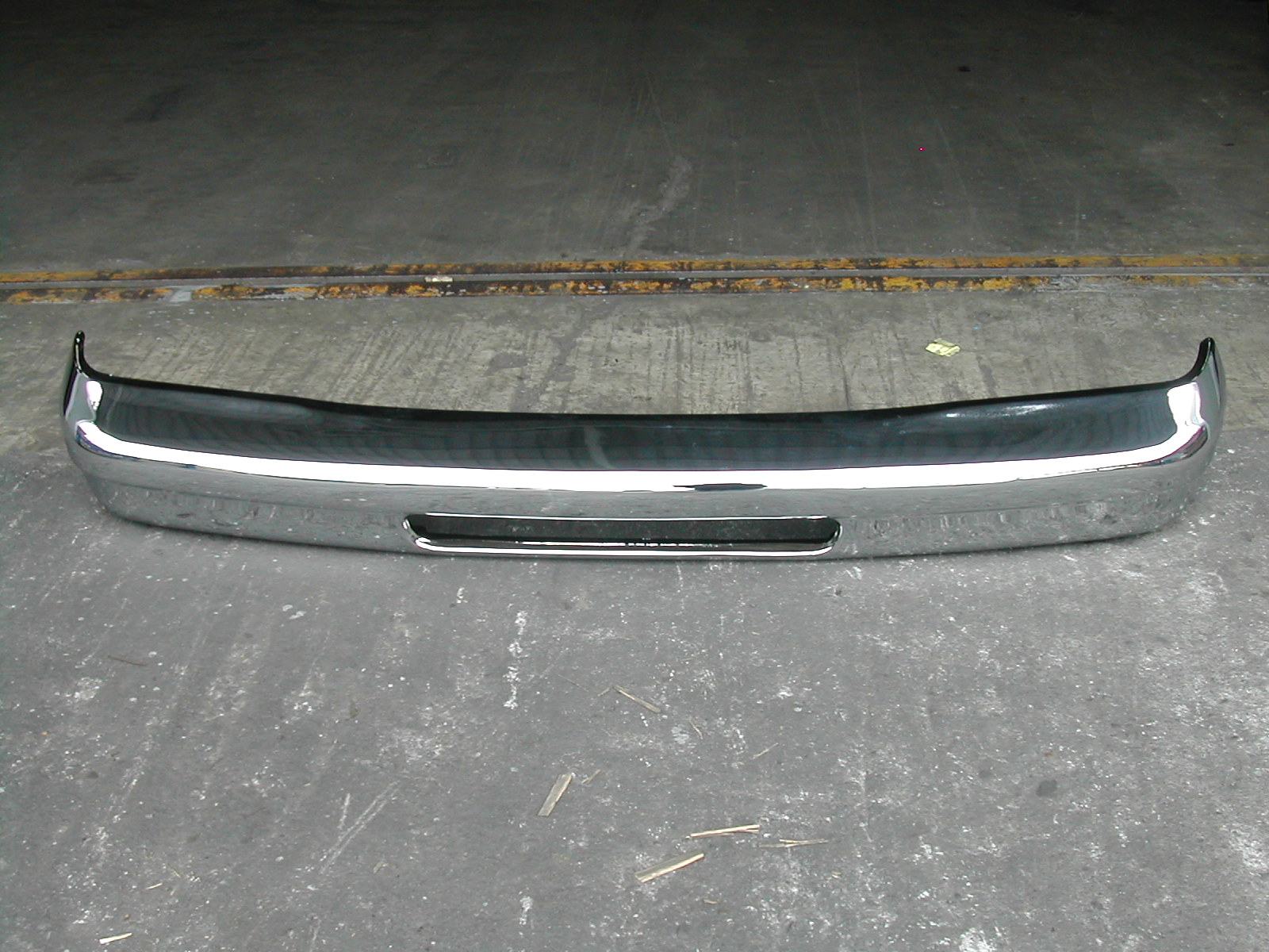 FD VAN 92-96 Front Bumper Chrome (With TOP PAD HOLE)