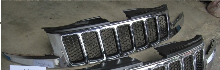 GD CHEROKEE 14-17 Grille Chrome With Black INSERT