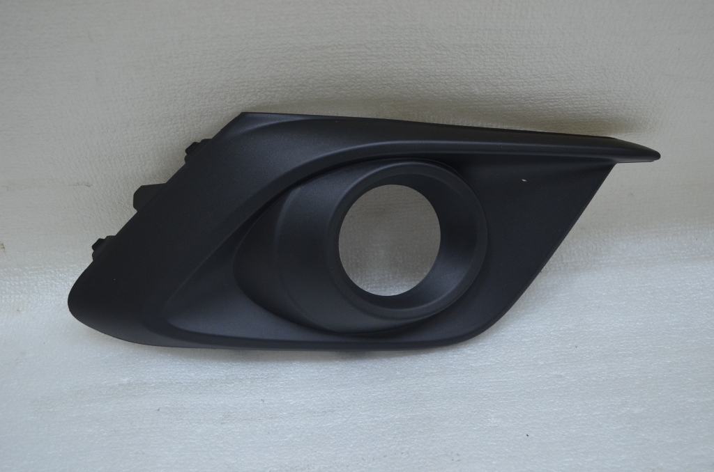 MAZDA 3 14-16 Right FOG LAMP BEZEL With FOG Black Without