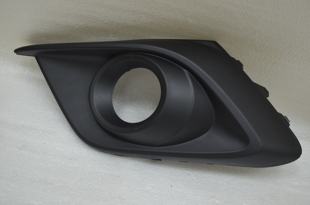 MAZDA 3 14-16 Left FOG LAMP BEZEL With FOG Black Without
