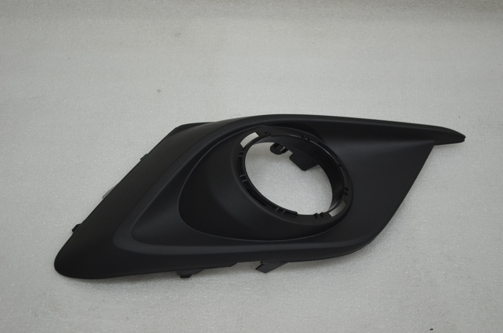 MAZDA 3 14-16 Right FOG LAMP BEZEL With FOG Black With C