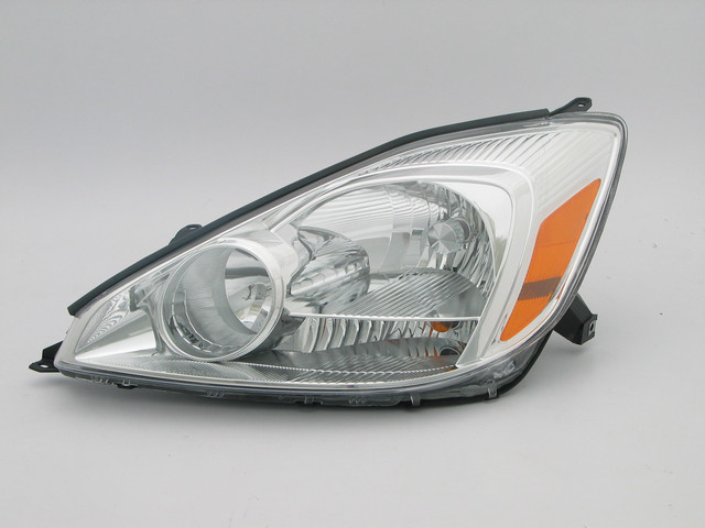 SIENNA 04-05 Right Headlight Assembly HALOGEN (Without HID)