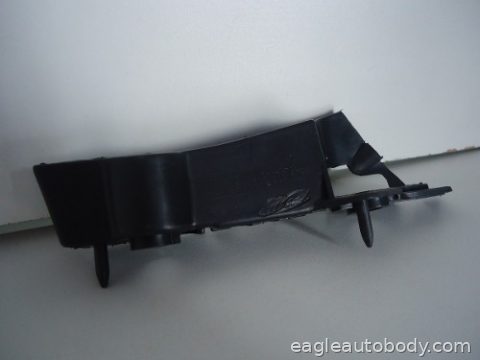 A4 09-12 LT FT COVER RETAINER AU1032101