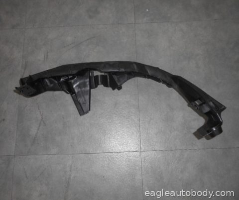 323I 06-08 RT HEADLAMP BRACKET*E90; SDN BM2509102