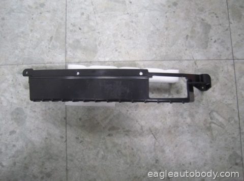 FUSION 13-16 RT.SIDE RETAINER BRKT*=04022-3E 04071