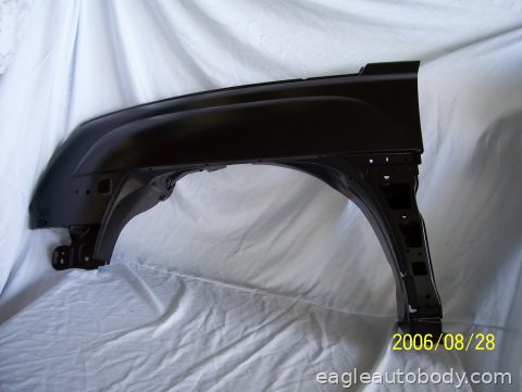 AVALANCHE 02-06 LT FENDER*W/BODY CLADDING HOL 01502-2