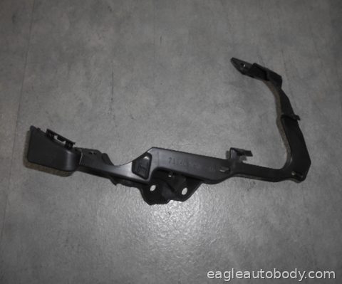 FIT 15-17 RT.H/L BRACKET P7136.13