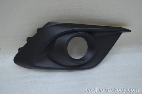 MAZDA*3 14-16 RT.FOG LAMP BEZEL*W/FOG*BLK*W/O 08124.11G
