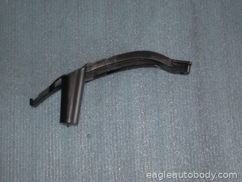 JETTA 05-10 RT.INNER COVER LOCATING GUIDE BRK 13629-1R
